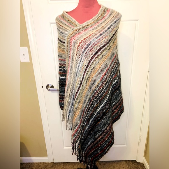 NWT SWEATER FRINGE PONCHO - Picture 2 of 10